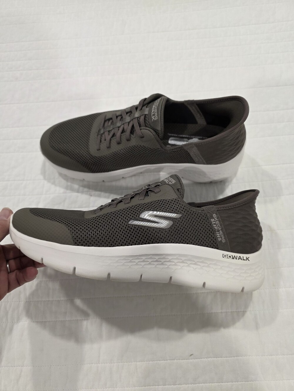 Skechers GOwalk Mens 11 Mesh Slip-in Sneakers in Olive Green & White